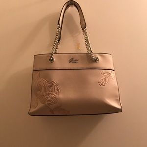 A beautiful purse designed by guess !